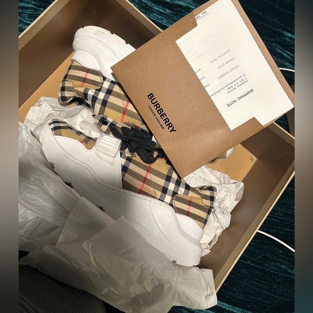 Burberry sneakers